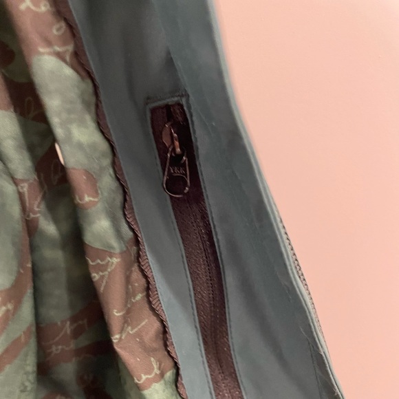 Lululemon Right as Rain Jacket.  Green.  Size 4 - Picture 15 of 15